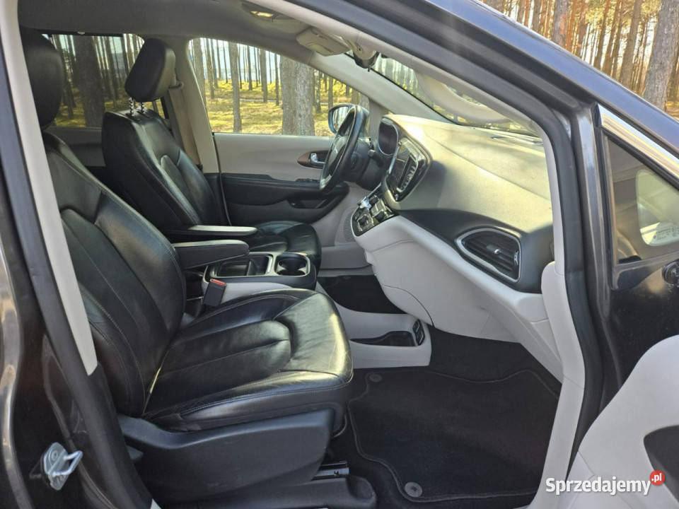 Chrysler Pacifica Pacifica Hybrid z 2018 roku Białystok sprzedam