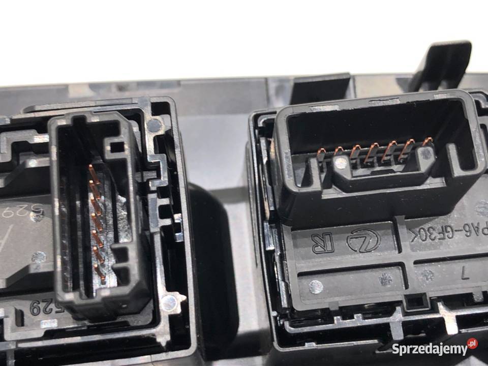 PRZEŁĄCZNIK SZYB PRAWY PRZÓD LEXUS LBX Wyposażenie wnętrza