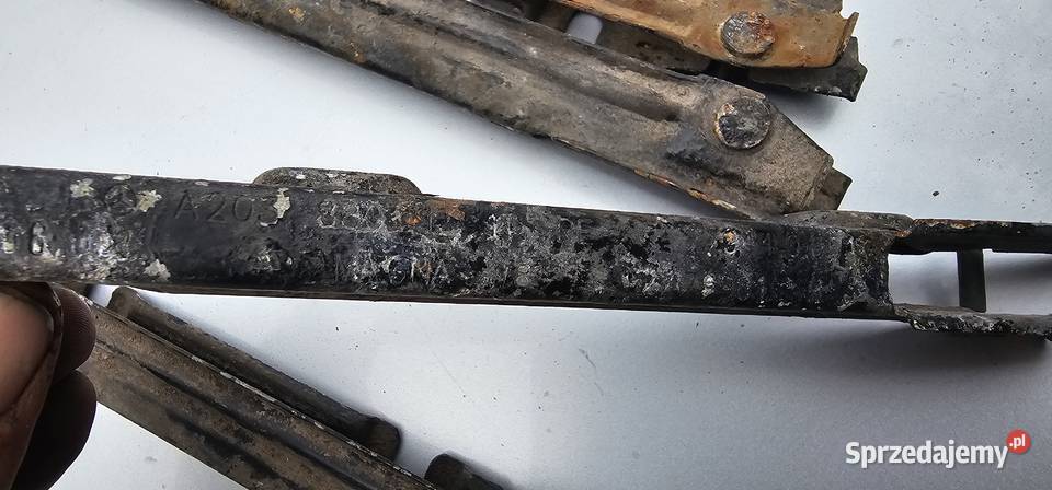 Ślizg zderzaka mercedes w203 2038801114 Pozostałe Zbąszyń