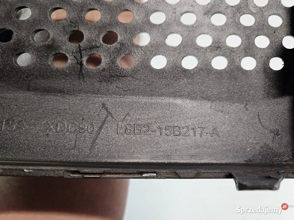 LAND ROVER DEFENDER KRATKA LEWA ZDERZAKA PRZÓD osobowe wielkopolskie Międzychód