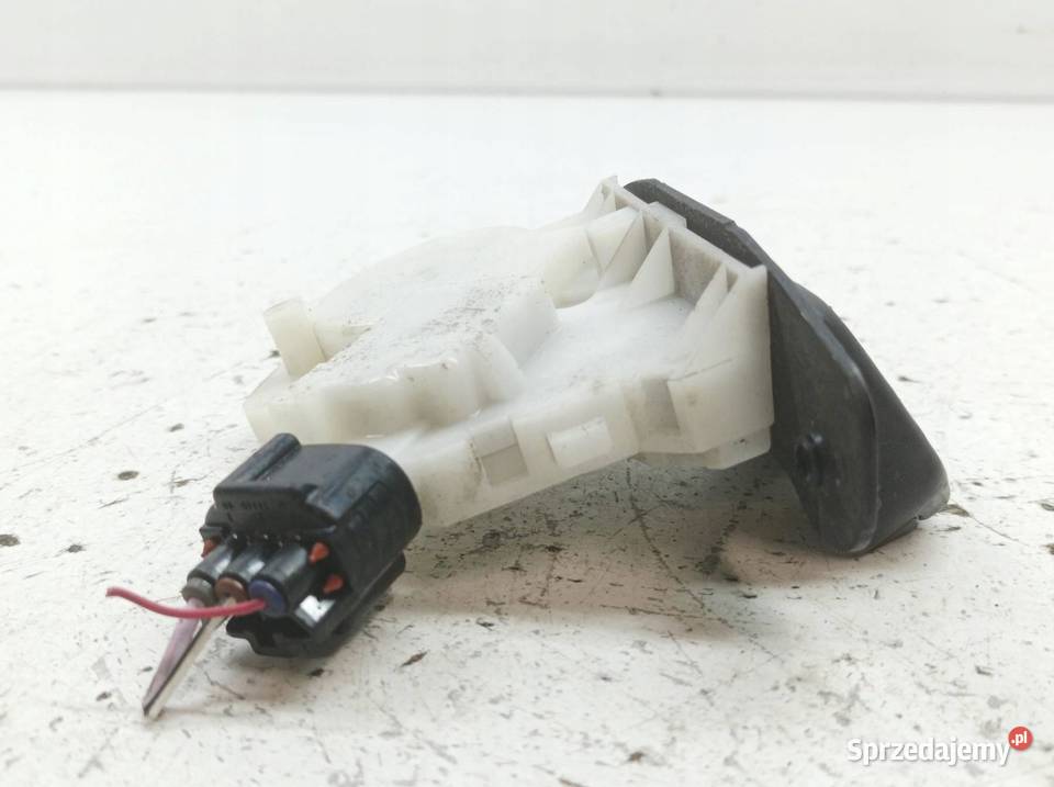 ZAMEK KLAPY BAGAŻNIKA Toyota VersoS I 20102017 Zamki, wkładki i kluczyki