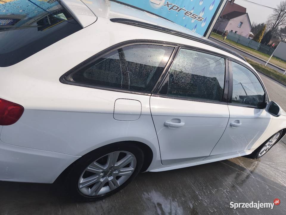 Biała audi a4b8 2011