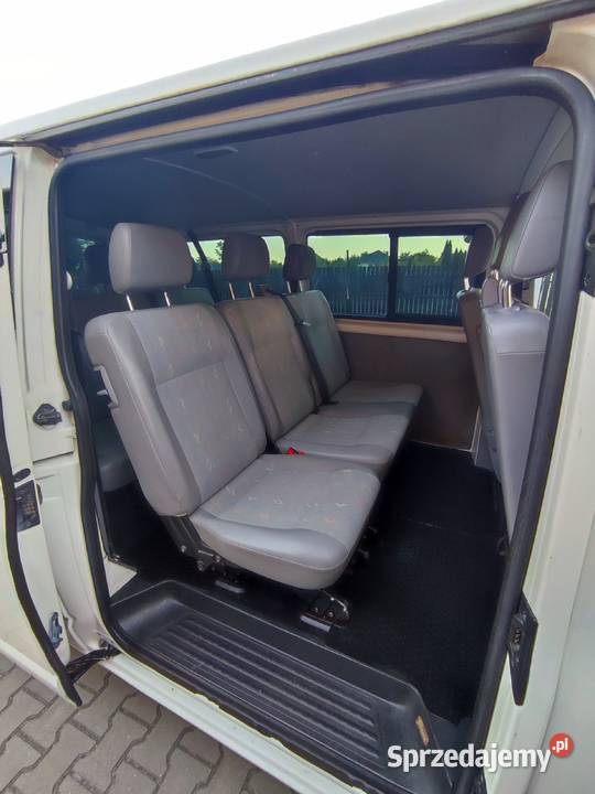 VW Transporter T5 9 osobowy Rok produkcji 2009