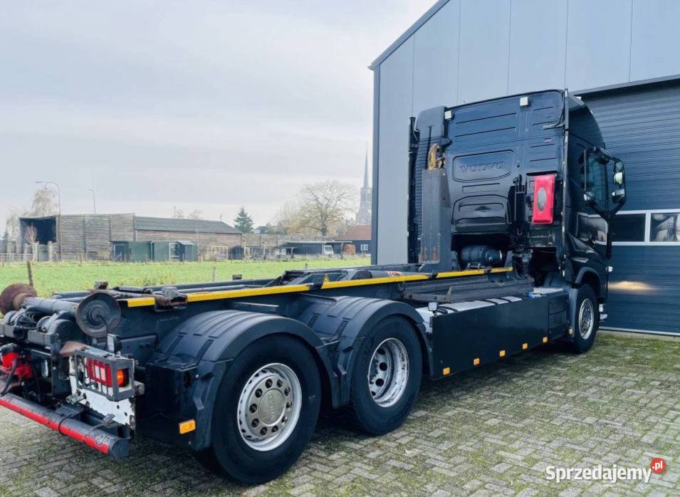 Hakowiec Volvo FH Rok produkcji 2015 Warszawa