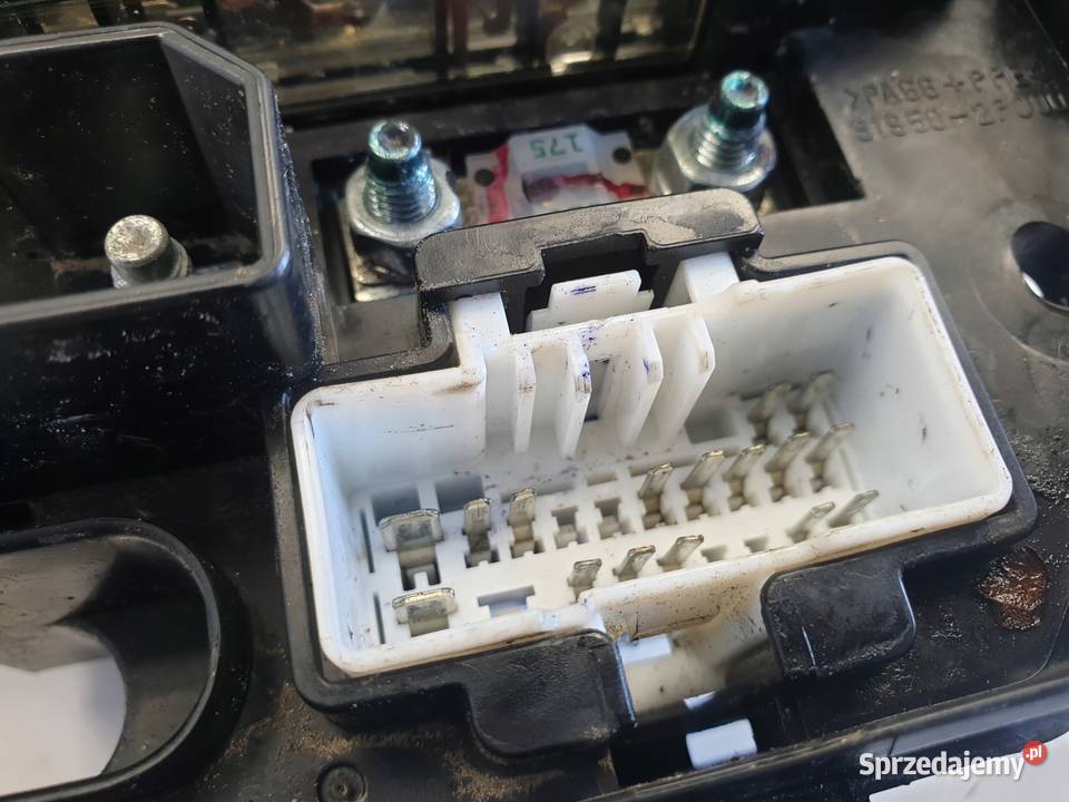 Kia Sorento II 22 CRDI SKRZYNKA BEZPIECZNIKÓW Rudka