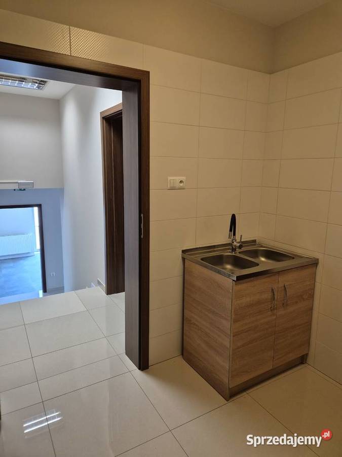 Magazyn 200m2 z biurem 110m2 teren zamknięty świętokrzyskie Kielce