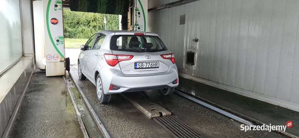 Do sprzedania Toyota Yaris 15 111 2020 r nieuszkodzony śląskie Bielsko-Biała sprzedam