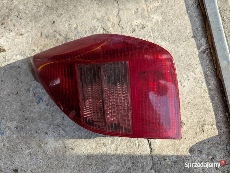 Lampa prawy tył Citroen C2 16 16V VTS 2005 Lampy tylne Kielce