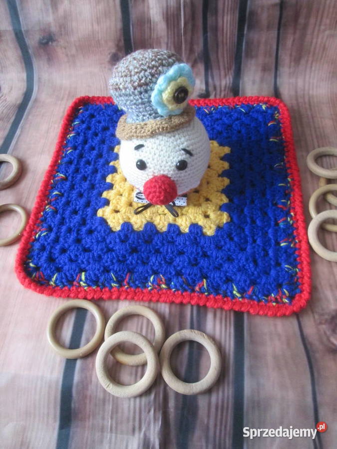 Szydełkowy mały kocyk amigurumi przytulanka Sokółka