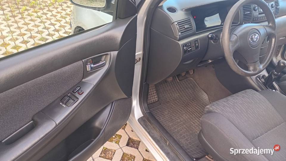 Toyota Corolla 2003 salon Polska klimatyzacja Warszawa