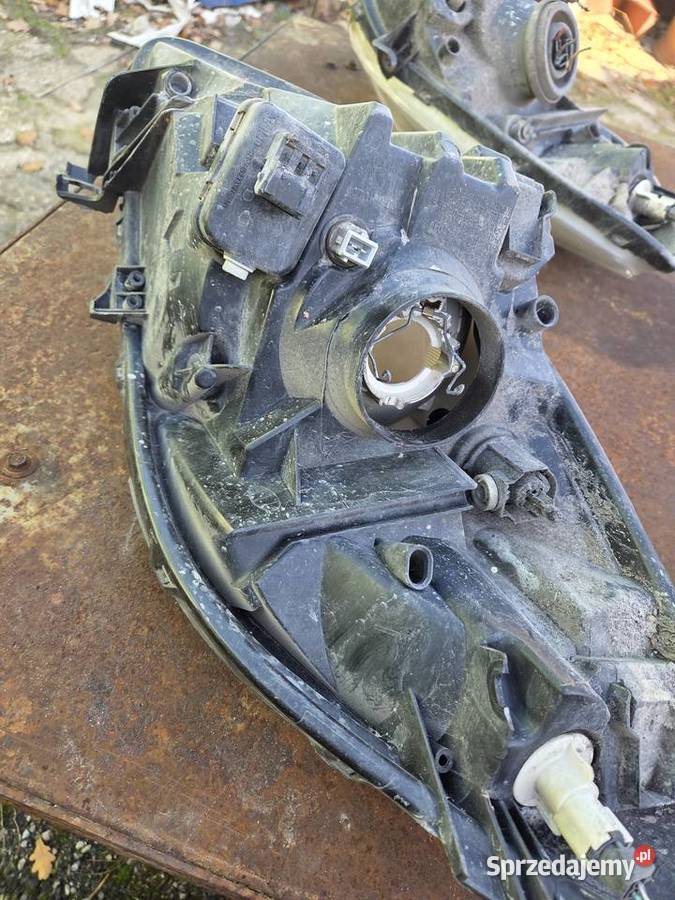 Lampy przednie Toyota Yaris 2 osobowe Łagów