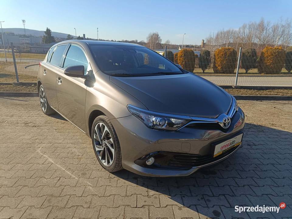 Toyota Auris II Hatchback 5d Facelifting 12 D4T światła przeciwmgielne Sanok
