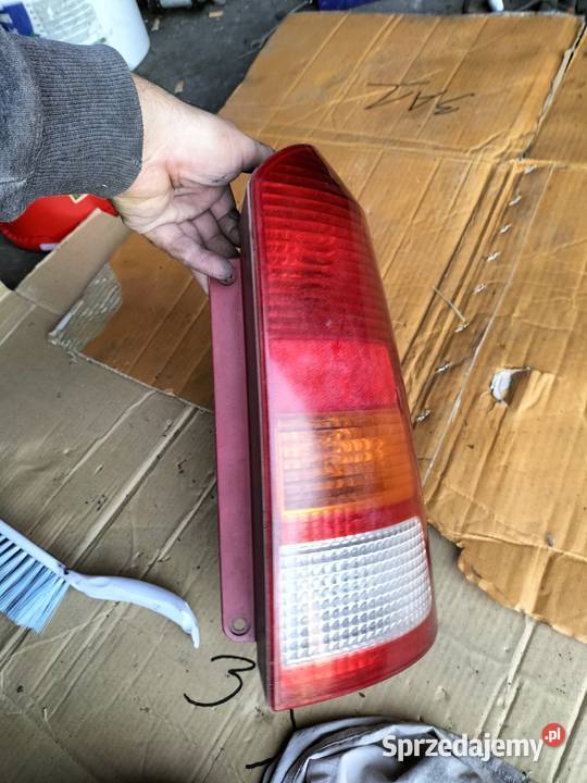 LAMPA TYŁ TYLNA PRAWA FORD FOCUS MK1 KOMBI