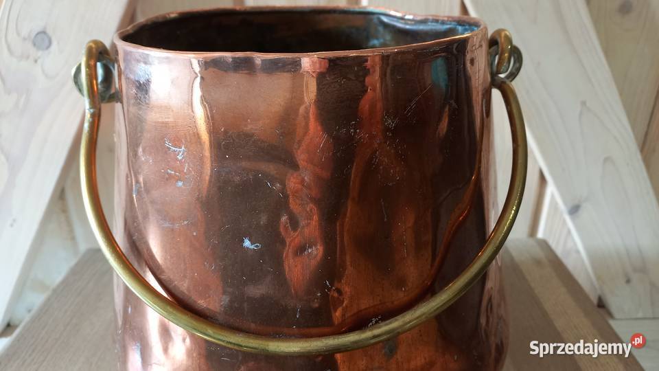 Miedziany pojemnik wiadro z przykrywką z Gawroniec