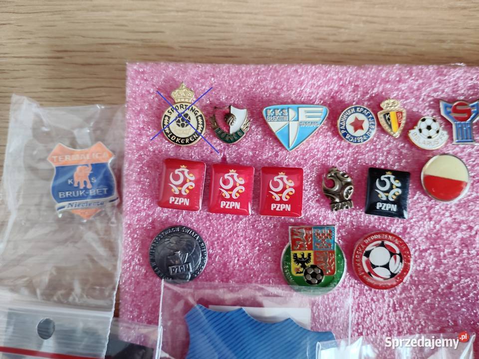 Piłkarskie odznaki klubowe wymiana i sprzedaż Wronki