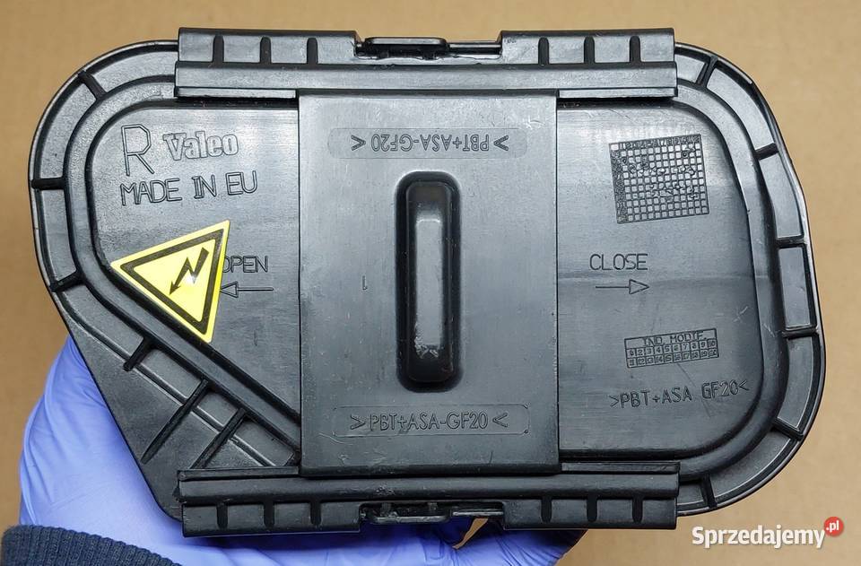 ZAŚLEPKA DEKIELEK LAMPY XENON PRAWY PRZÓD AUDI