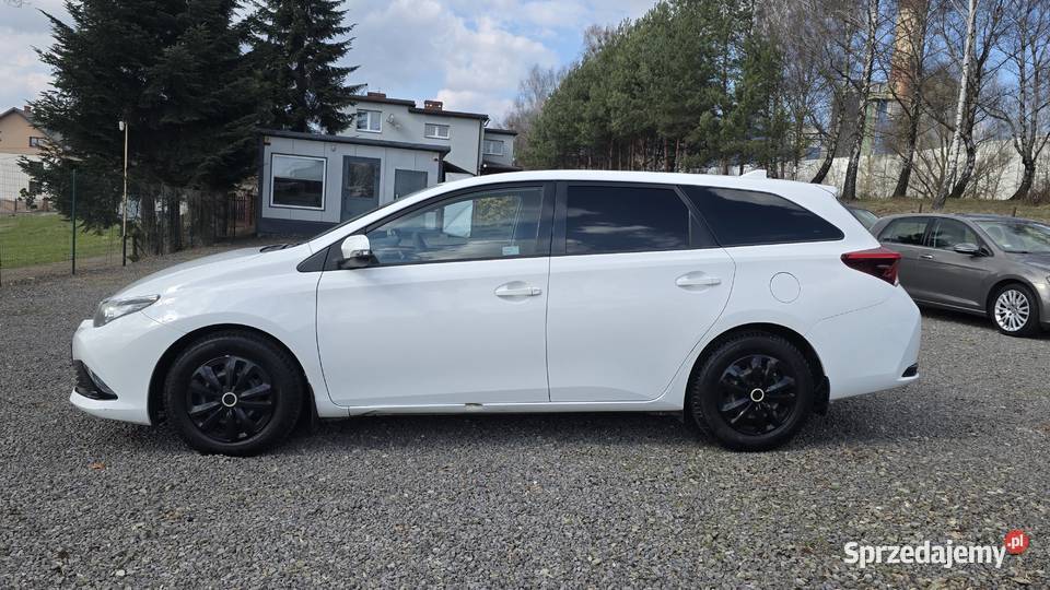 16 132 Salon Polska benzyna