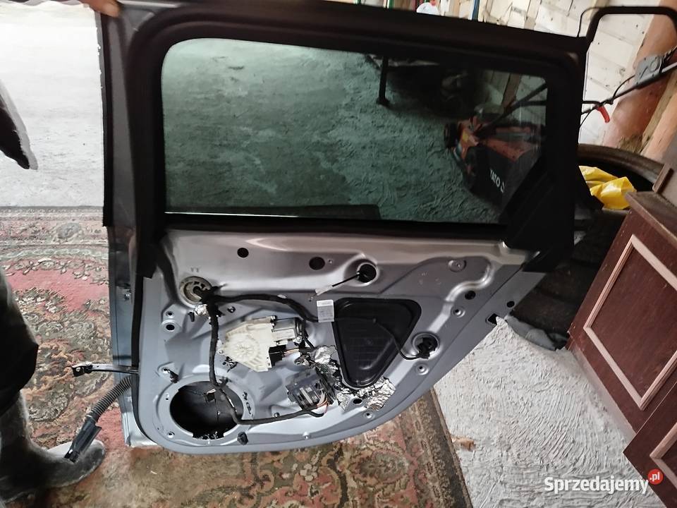 Sprzedam drzwi prawy tył do a4 b8 kombi LX7V