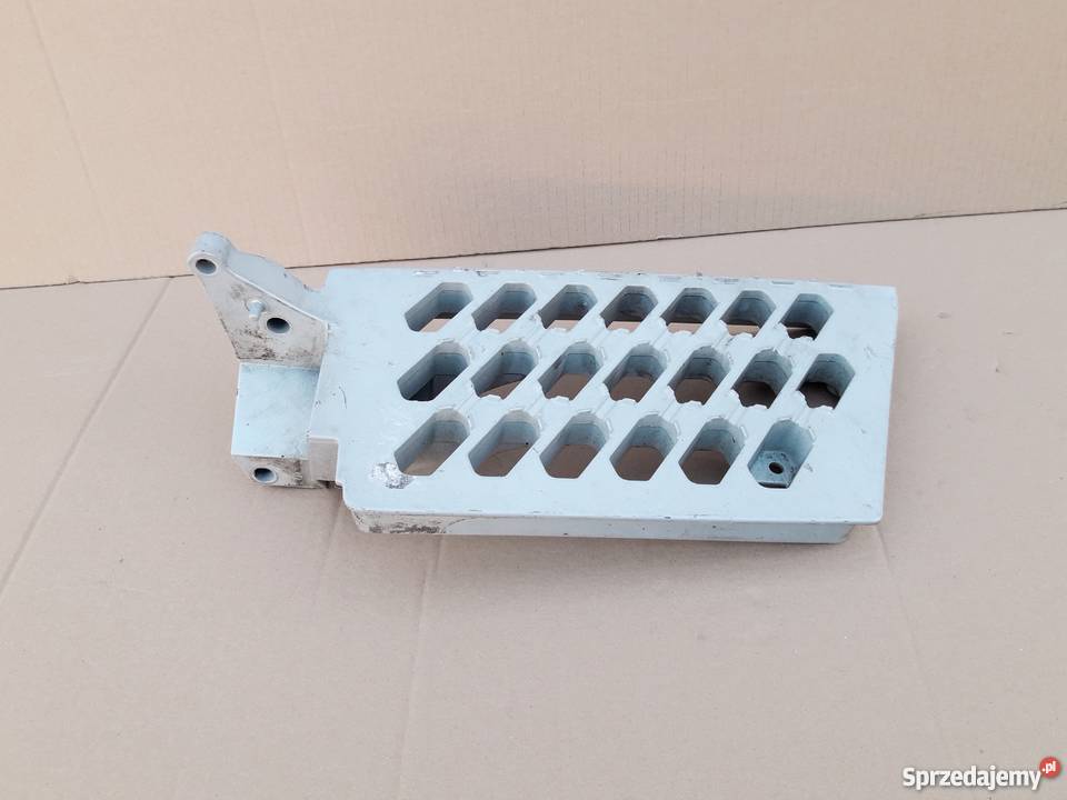 VOLVO FH4 NAKŁADKA STOPIEŃ PRAWY METALOWY części blacharskie Bieleń