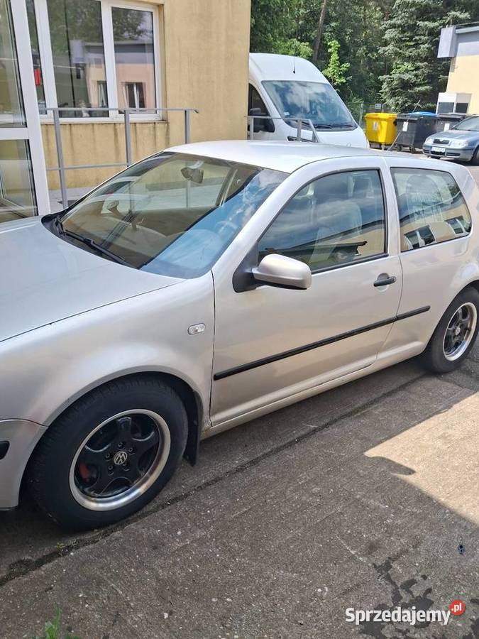 Sprzedam Golfa 16 benzyna