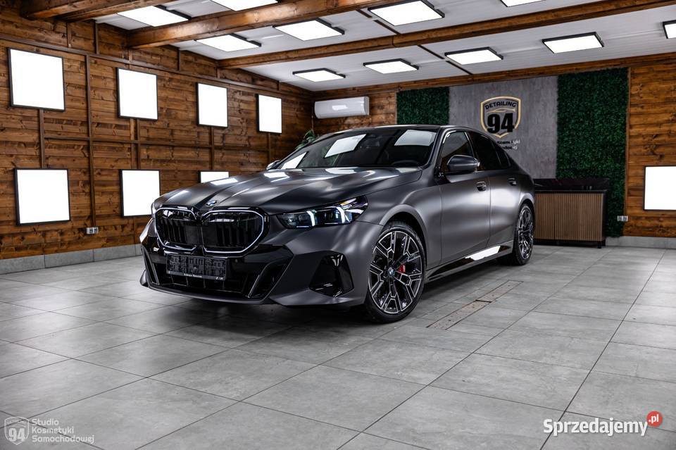 auto do ślubu BMW G60 2025 r matowy kolor Wynajem pojazdów Sieradz