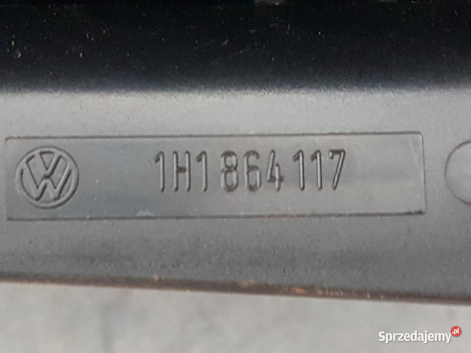 VW GOLF III VENTO SCHOWEK BOX NA KASETY
