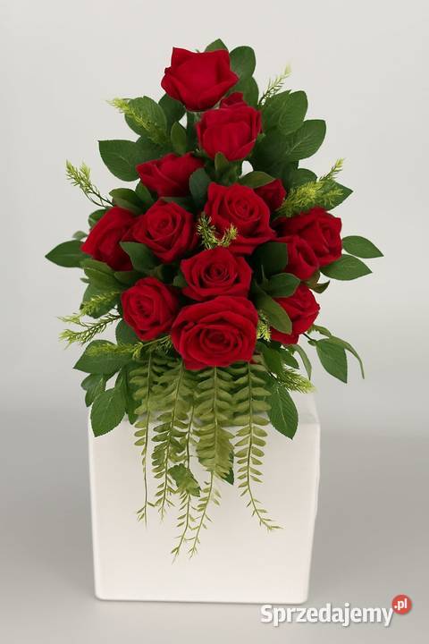 Klasyczne wiązanki z czerwonych welurowych róż śląskie Latosówka