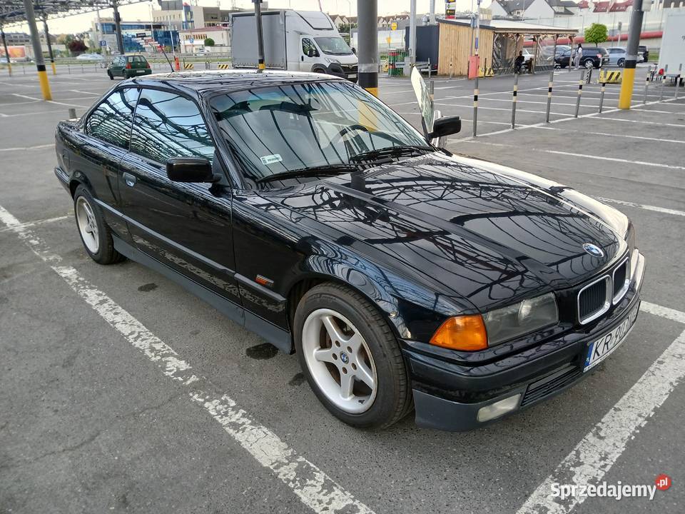 1995 BMW 318is E36 M42 Coupe w kolorze Schwarz uszkodzony Seria 3 Kraków
