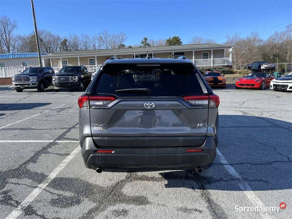 2019 Toyota RAV4 LE FWD Rok produkcji 2019 RAV4