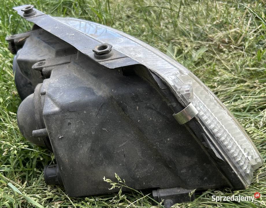 VOLKSWAGEN PASSAT B5 REFLEKTOR LAMPA PRZEDNIA osobowe Lampy przednie Małaszewicze Małe