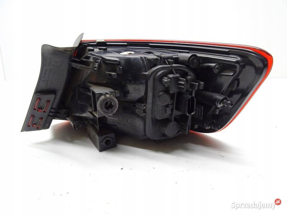 LAMPA LEWA LEWY TYŁ TYLNA W BŁOTNIK AUDI A3 8V