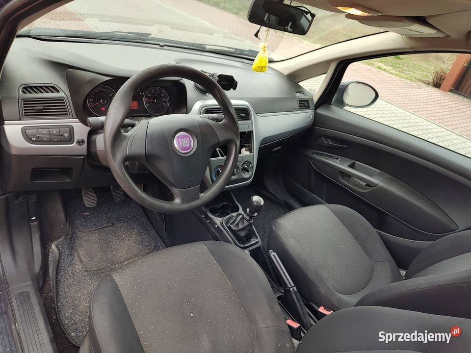 FIAT GRANDE PUNTO 12 Benzna zarejestrowany Hatchback Leszno