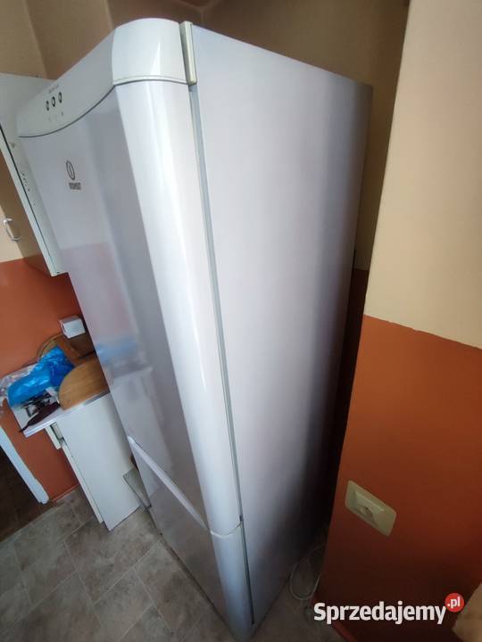 Lodówka Chłodziarko zamrażarka Indesit
BAN 34 P 60cm Siemianowice Śląskie