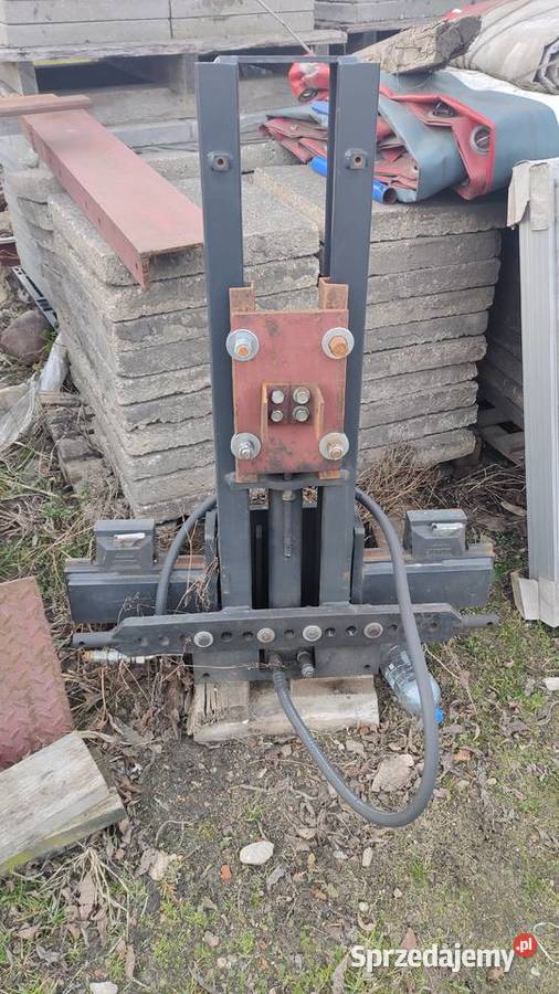 Mały maszt widlaka zaadaptowany do traktora 2 1