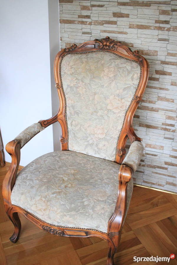 Pięknie zdobiony fotel klasyczny ręcznie Pszczyna