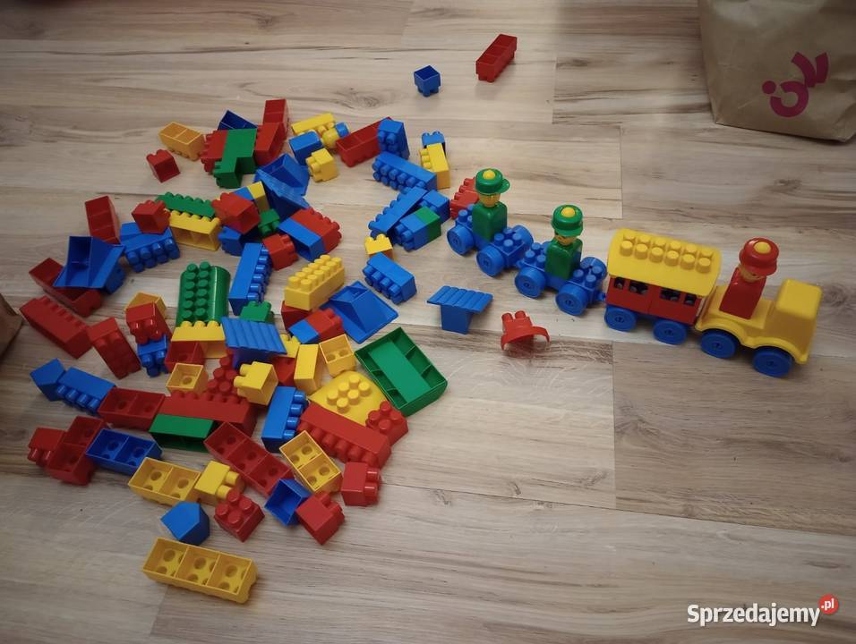 Klocki i tory z pociągiem na baterie Sochaczew