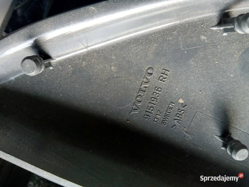 TRÓJKĄT OSŁONA LUSTERKA PRAWA VOLVO V70 S60 osobowe Szadek