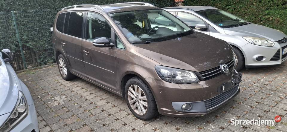 Ładny Volkswagen Touran II generacja 2012 wielofunkcyjna kierownica