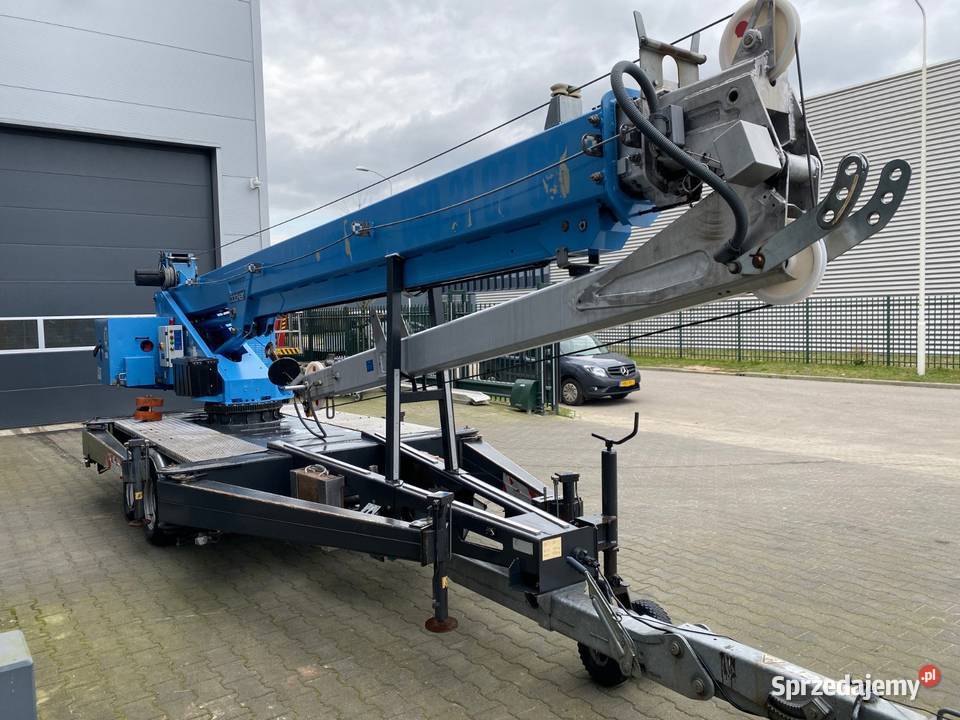 Żuraw Ciesielski dźwig dekarski Bocker AHK 25800 Kościan