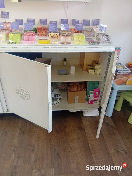 Kredens w świetnym stanie zabytek Antyki