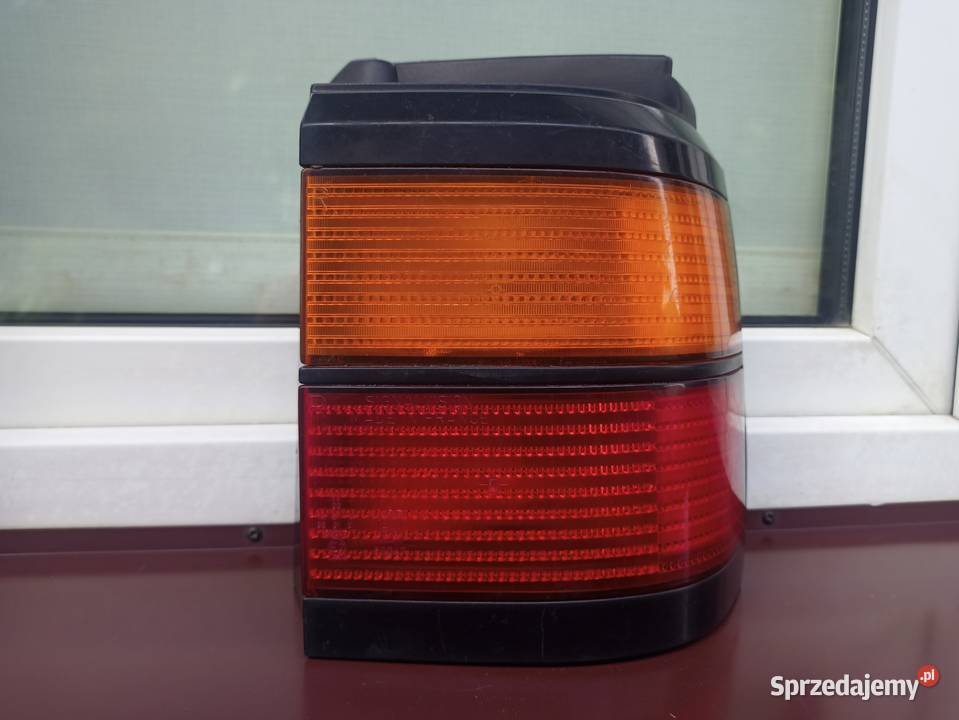 VW Passat B3 kombi lampa tył tylna prawa narożna Sieradz sprzedam
