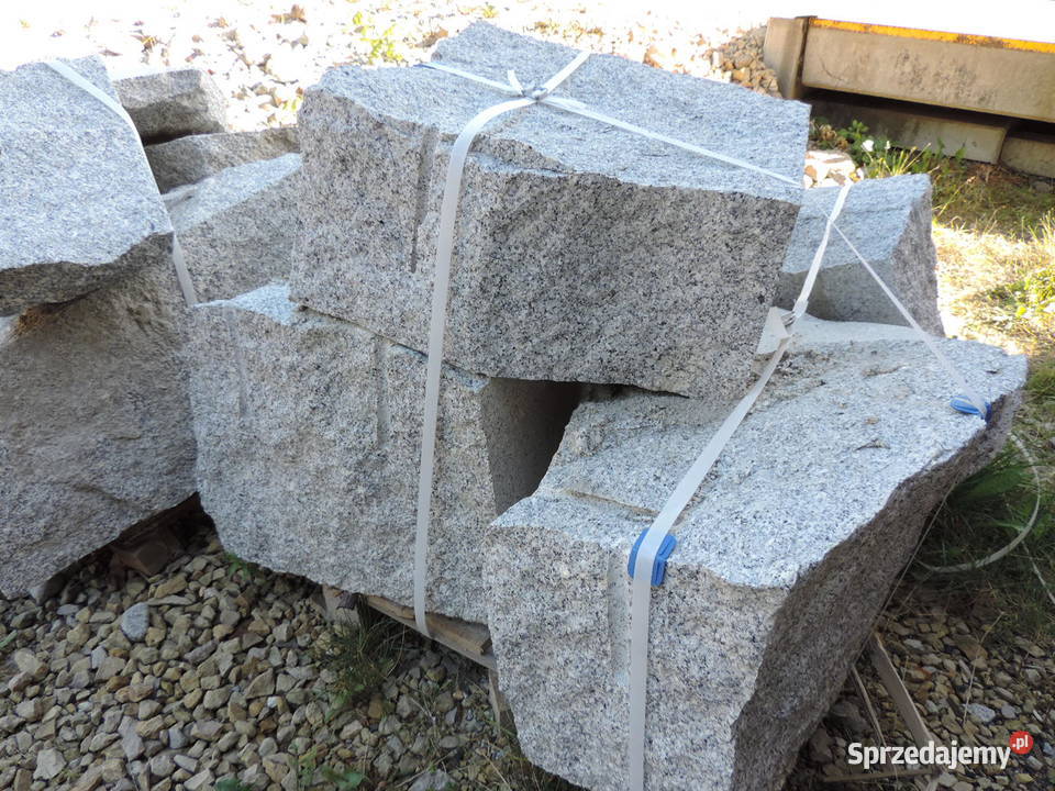 Głaz granitowy duży kamień skała bryła kamień Oświęcim