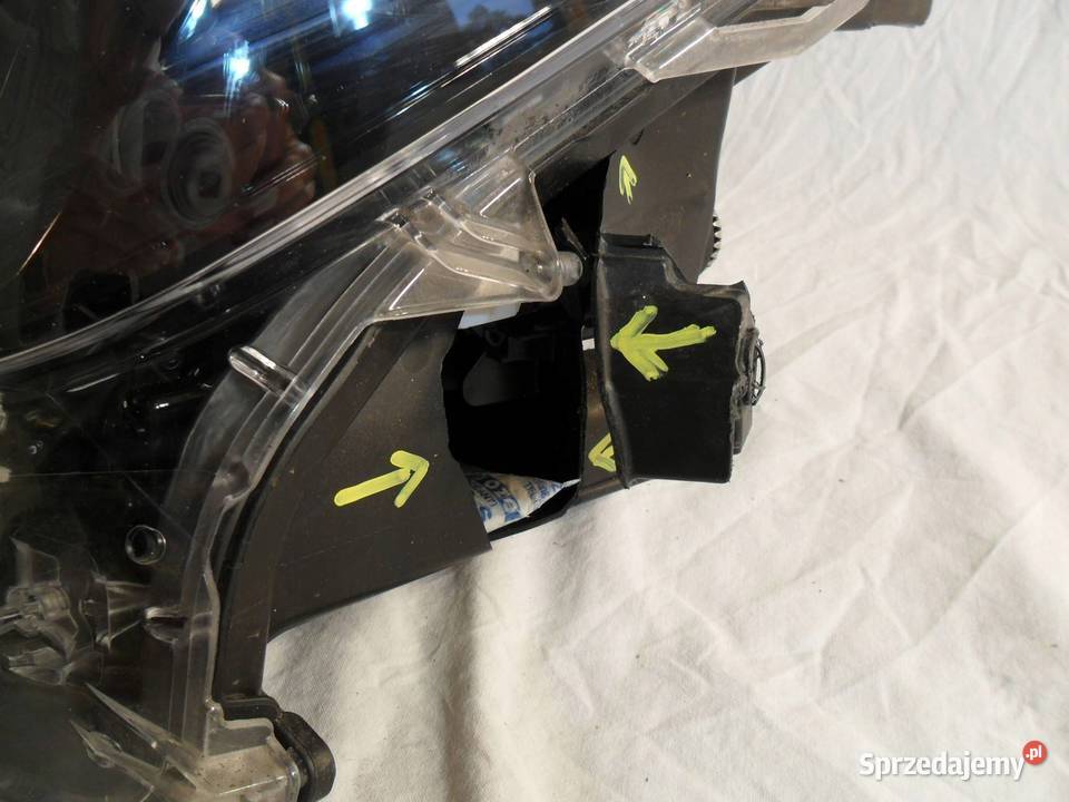 REFLEKTOR PRZÓD STRONA LEWA TOYOTA YARIS CROSS Rok produkcji 2020