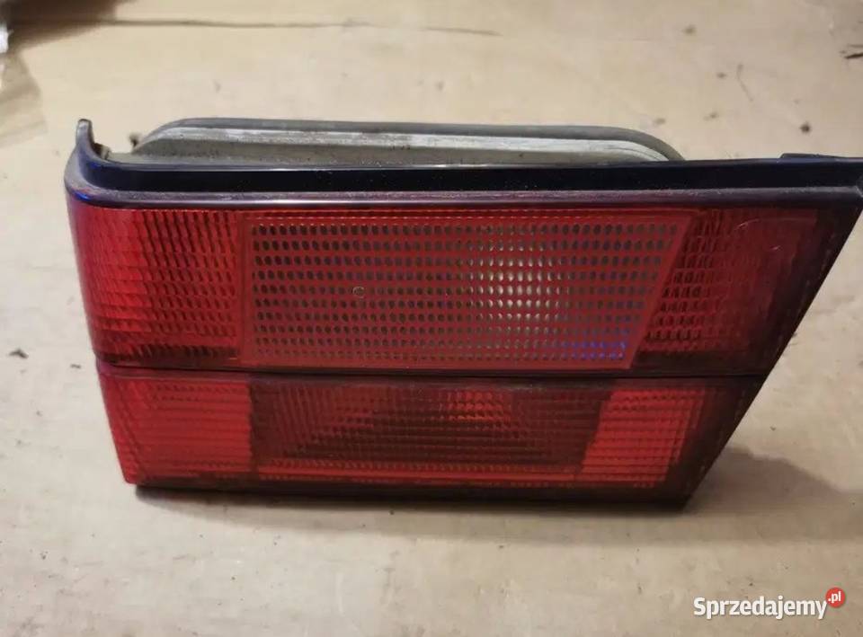 Lampa prawy tył BMW E34 sedan osobowe Żory