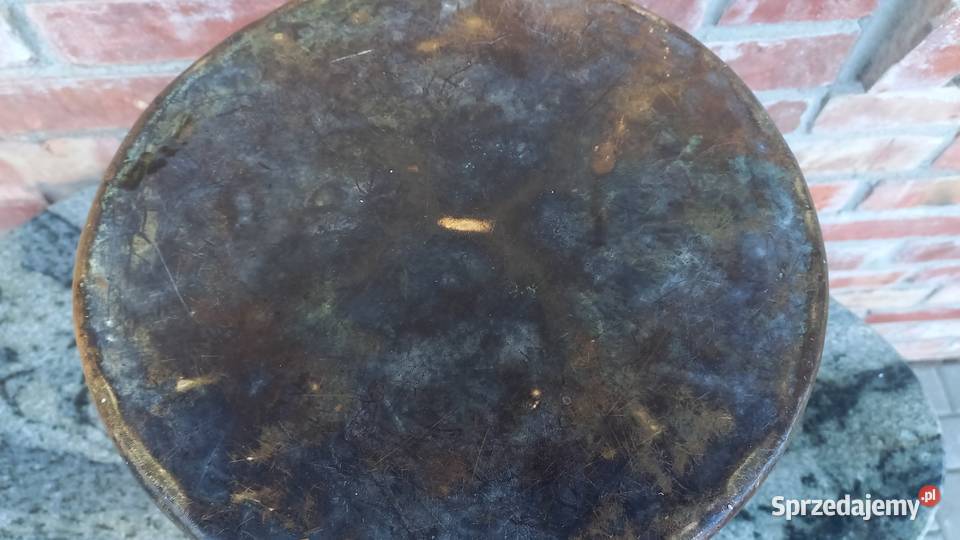 Garnek metalowy stary z żelaznymi uchwytami Gawroniec