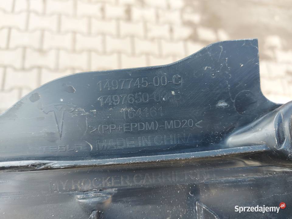 TESLA MODEL Y 2022r LISTWA NAKŁADKA PROGU PRAWA osobowe