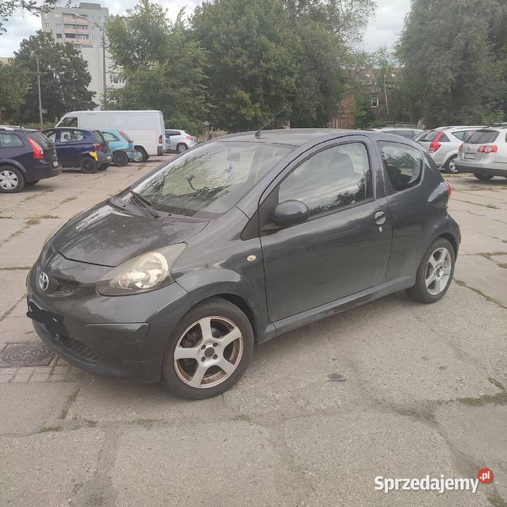 syndyk sprzeda samochód osobowy Toyota Aygo Poznań