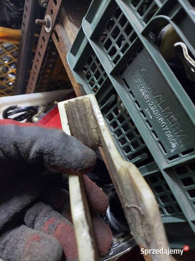 Suzuki DR 800 ślizg wahacza łańcucha prowadnica Prowadnice łańcucha sprzedam