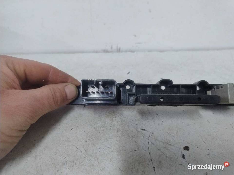WŁĄCZNIK ŚWIATEŁ AWARYJNYCH KIA RIO II sprzedam