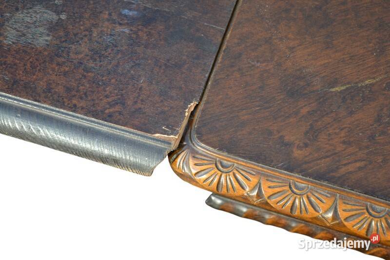 Stół z krzesłami w stylu Chippendale